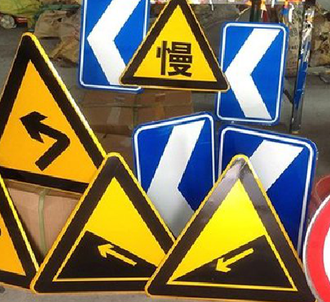 随州标识标牌中颜色的确定是很重要的。